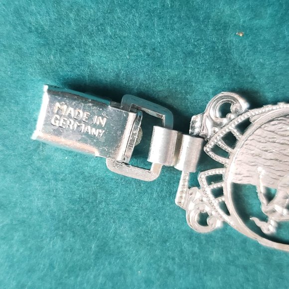 2/35$ Vintage '"made in germany" panel bracelet surfer girl - Picture 4 of 4